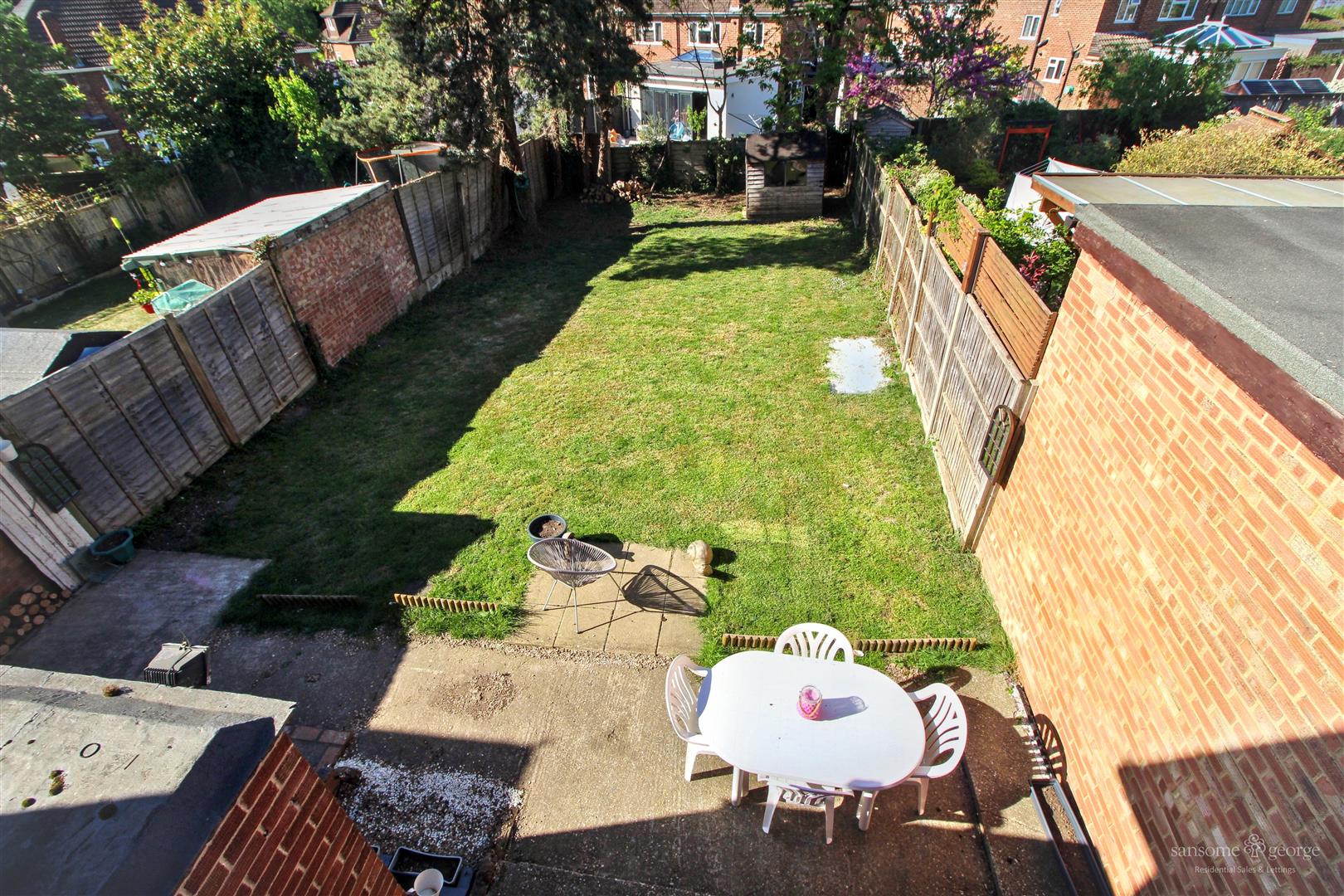 3 bed property in City Road, Reading